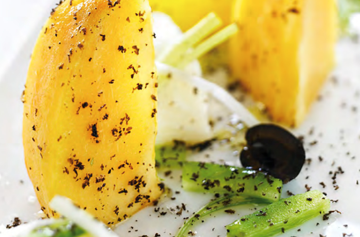 Salada Remojón com Kaki Espanhol e Bacalhau